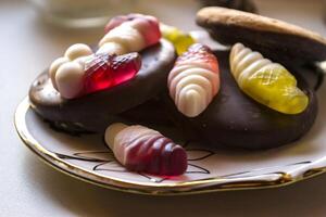 dolce caramelle nel un' piattino. foto