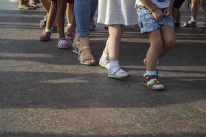 figli di piedi uno di uno. foto