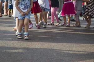 figli di piedi uno di uno. foto