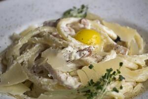 il italiano pasta - carbonara. vicino su. foto