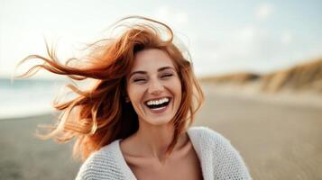 ai generato sole, sabbia, e sorridente, felicità di il mare, un' contento donna sorridente, spiaggia vacanza, generativo ai foto