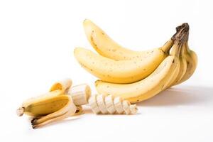 mazzo di maturo giallo banane pelato affettato salutare frutta foto