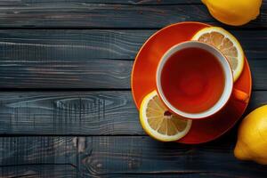 ai generato un' tazza di tè con Limone alto angolo Visualizza su un' buio di legno sfondo spazio per testo. foto