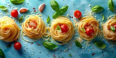 ai generato un' blu piatto è pieno con spaghetti tagliatelle sormontato con fresco pomodori, la creazione di un' delizioso e appetitoso pasto foto