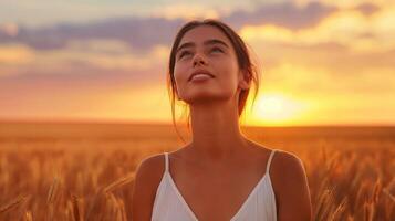 ai generato d'oro ora fantasticheria, bellissimo donna assorbito nel il bellezza di il tramonto nel un' Grano campo, generativo ai foto