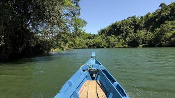 sfondo natura paesaggio un' barca su il acqua foto