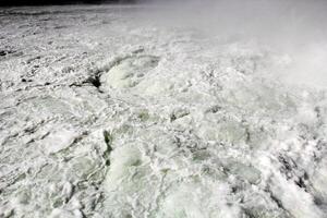 selvaggio acqua nel Reno cascate, Sciaffusa foto
