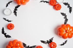 Halloween sfondo, arancia decorativo plastica zucca nero carta pipistrello bianca cartone ringraziamento saluto carta foto