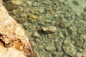 superiore Visualizza su il mare e roccia costa foto