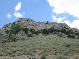 montagna paesaggio con cielo e nuvole foto