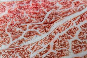 avvicinamento di a5 giapponese wagyu bistecca tagliare. foto