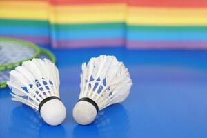 badminton volano, sport attrezzature. concetto, sport, esercizio, ricreazione attività per bene Salute. popolare sport per tutti generi e LGBTQ In tutto il mondo. foto