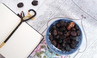 interessante Ramadan temi per vario attività nel il digiuno mese foto