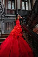 donna Vintage ▾ rosso vestito vecchio castello bellissimo Principessa nel seducente vestito foto