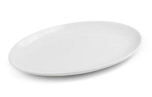 piatto vuoto isolato su sfondo bianco
