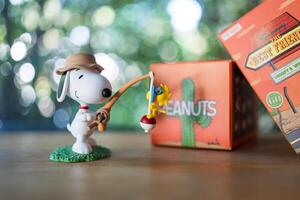 bangkok, Tailandia - marzo 18, 2024 mordere il esca snoopy a partire dal pop mercato snoopy il migliore amici serie figure. foto