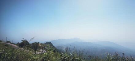 paesaggio naturale vista cielo montagna. vista sulle montagne .asia tropicale. paesaggio di montagna natura. Tailandia foto