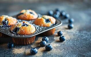 ai generato appena al forno mirtillo muffin raffreddamento nel un' lattina vassoio foto