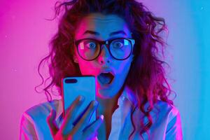 ai generato scioccato giovane donna con veloce Internet su colorato sfondo. foto