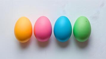 ai generato quattro colorato Pasqua uova disposte ordinatamente su un' bianca sfondo foto