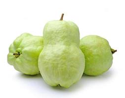 guava su sfondo bianco foto