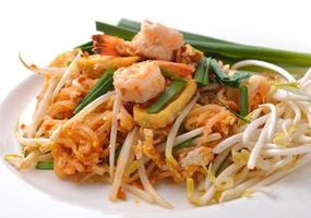Thai Food Pad Thai, mescolare gli spaghetti con gamberi foto