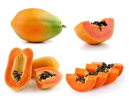 papaia isolato su sfondo bianco