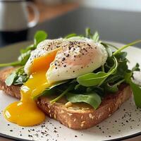 ai generato in camicia uovo su pane abbrustolito, rucola, che cola tuorlo, sesamo, papavero semi. un' fresco, appetitoso Immagine ideale per salutare prima colazione e culinario diletto concetti. foto