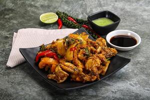 vietnamita cucina - fritte rana con verdure foto