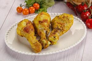 arrostito pollo gamba bacchette con curry salsa foto