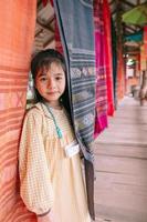 ragazza viaggia a bantailue cafe provincia di nan, thailandia foto