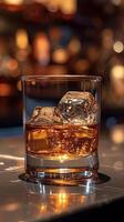 ai generato bicchiere di whisky con ghiaccio cubi su il bar contatore foto