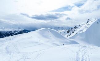 aereo Visualizza di nevoso paesaggio a Verbier sciare ricorrere, Svizzera foto