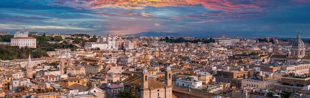 aereo Visualizza di Roma a crepuscolo storico paesaggio e vivace tramonto colori foto