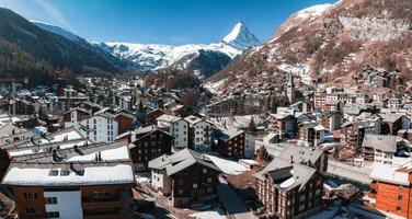 aereo Visualizza di Zermatt, Svizzera con Cervino picco nel inverno foto