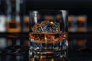 ai generato whisky bicchiere con ghiaccio in mostra alcol, bevanda, bere, scotch, Bourbon, pulito e rocce nel un' bar ambientazione foto