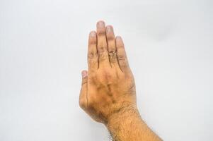 un' palma fermare gesto isolato su bianca sfondo foto