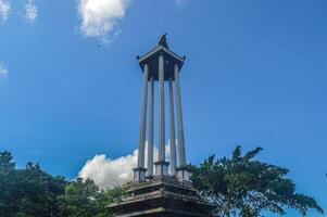 il grande monumento su tulungagung quadrato, est Giava, Indonesia, 30 giugno 2023. foto