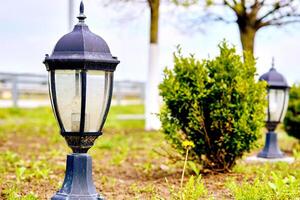 strada illuminazione. un' semplice lanterna con un antico lampada foto