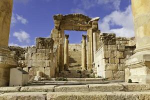 rovinato antico Cattedrale nel jerash, Giordania. foto