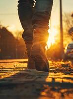 ai generato donna a piedi su il strada a tramonto foto