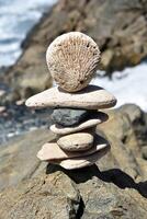 sorprendente equilibratura rocce e pietre simbolico di meditazione foto