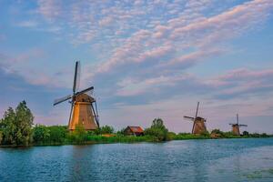 mulini a vento a kinderdijk nel Olanda. Olanda foto