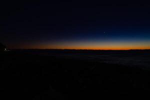 un' tramonto fotografia di il costa nel heda shizuoka largo tiro foto