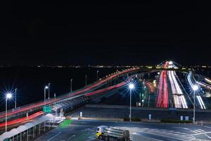 un' notte traffico marmellata su il autostrada a tokyo baia la zona nel chiba foto