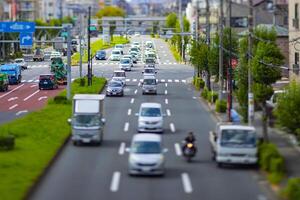 un' miniatura traffico marmellata a il urbano strada nel tokyo foto