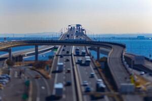 un' miniatura traffico marmellata su il autostrada a tokyo baia la zona nel chiba foto