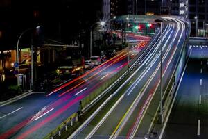 un' notte traffico marmellata a yamate viale nel tokyo foto