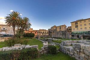 resti di tempio di Apollo a piazza pancali. esso è uno di il maggior parte importante antico greco monumenti su ortigia isola foto