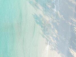 aereo fuco Visualizza di bellissimo spiaggia con turchese mare acqua di golfo di Tailandia. buono isola, Tailandia foto